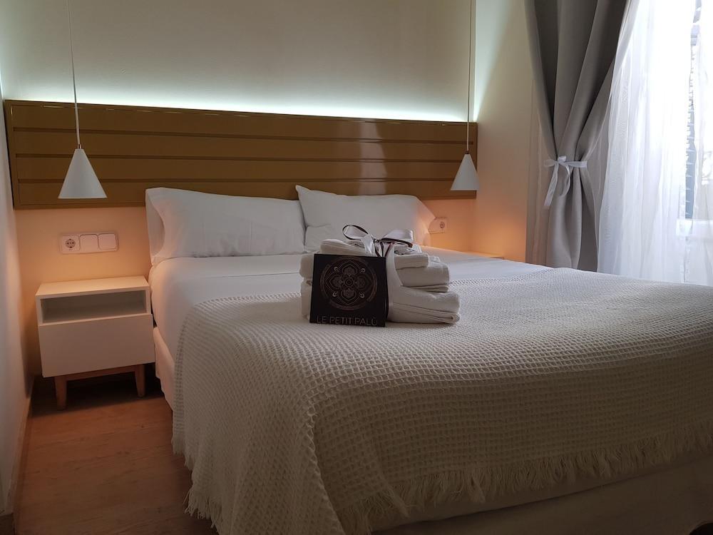 Hotel Le Petit Palue-Fuencarral Madryt Zewnętrze zdjęcie