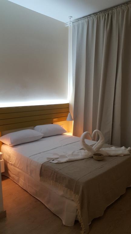 Hotel Le Petit Palue-Fuencarral Madryt Zewnętrze zdjęcie