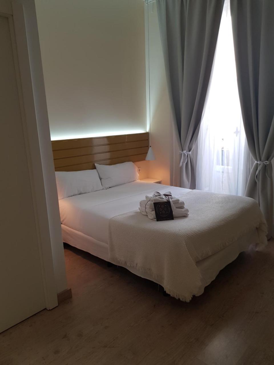 Hotel Le Petit Palue-Fuencarral Madryt Zewnętrze zdjęcie