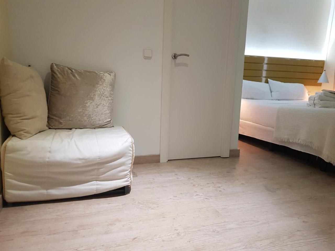 Hotel Le Petit Palue-Fuencarral Madryt Zewnętrze zdjęcie