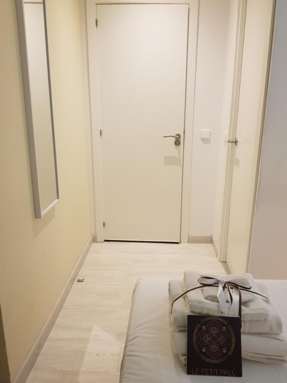 Hotel Le Petit Palue-Fuencarral Madryt Zewnętrze zdjęcie