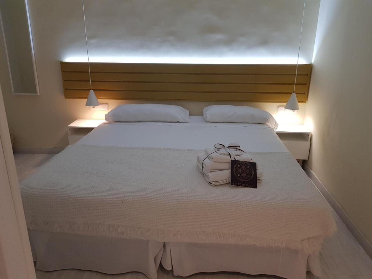 Hotel Le Petit Palue-Fuencarral Madryt Zewnętrze zdjęcie