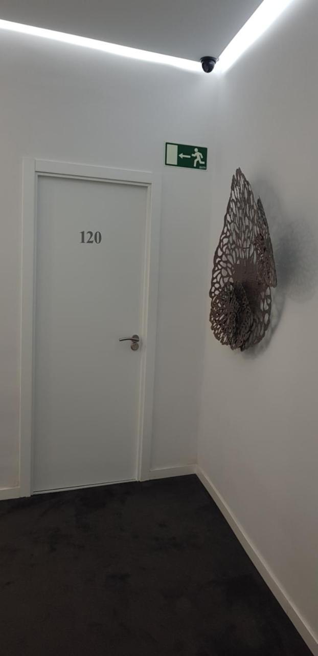 Hotel Le Petit Palue-Fuencarral Madryt Zewnętrze zdjęcie