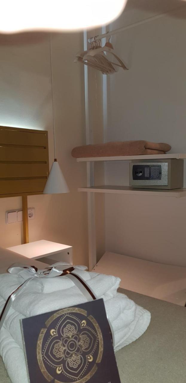 Hotel Le Petit Palue-Fuencarral Madryt Zewnętrze zdjęcie