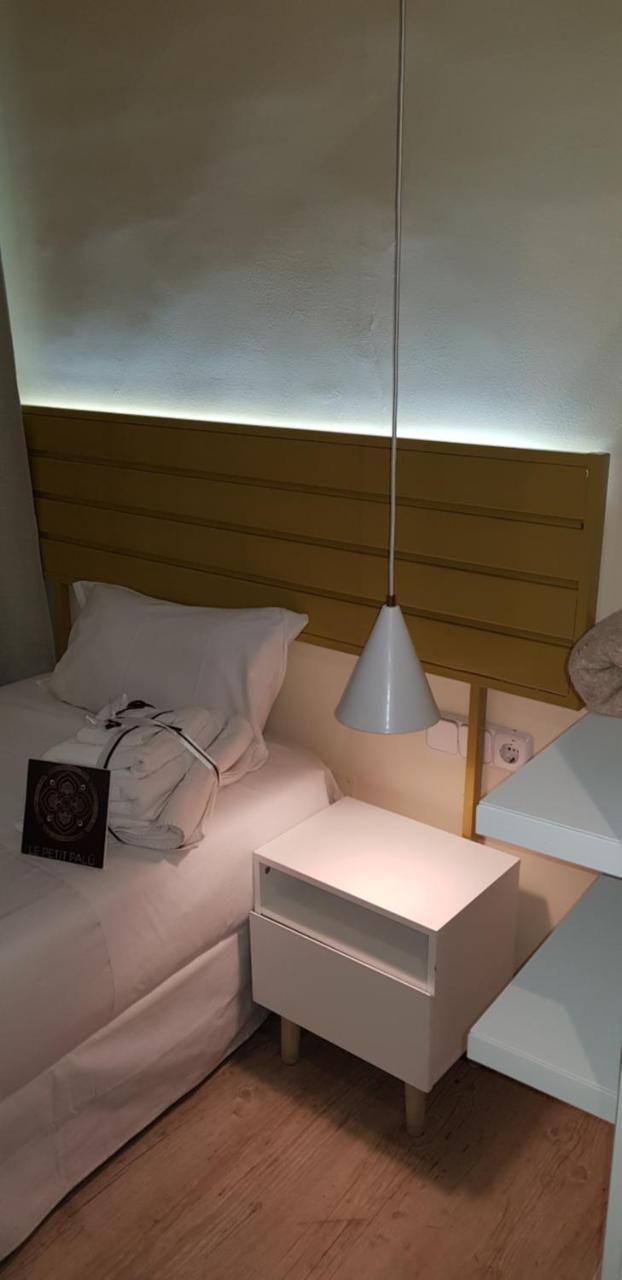 Hotel Le Petit Palue-Fuencarral Madryt Zewnętrze zdjęcie