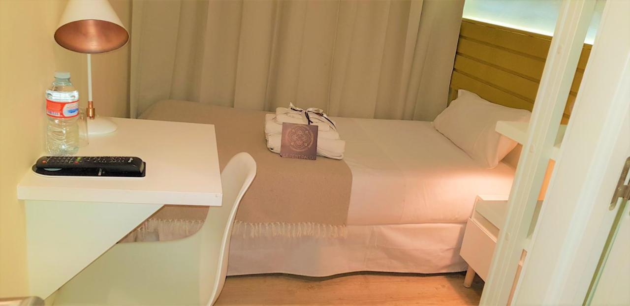 Hotel Le Petit Palue-Fuencarral Madryt Zewnętrze zdjęcie