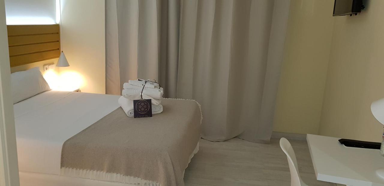 Hotel Le Petit Palue-Fuencarral Madryt Zewnętrze zdjęcie